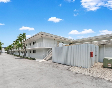207 Tropic Isle Drive - Photo Thumbnail 2