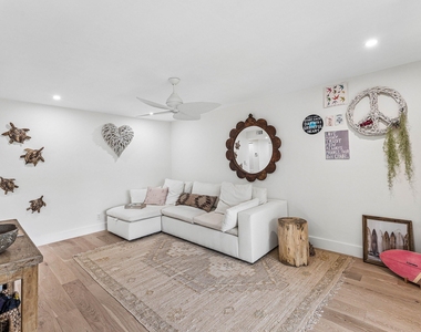 207 Tropic Isle Drive - Photo Thumbnail 7