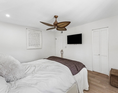 207 Tropic Isle Drive - Photo Thumbnail 15
