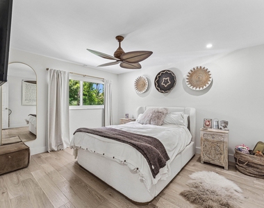 207 Tropic Isle Drive - Photo Thumbnail 14