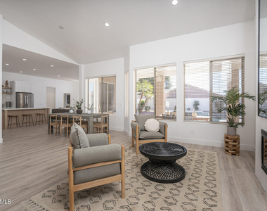 4707 E Robin Lane - Photo Thumbnail 6