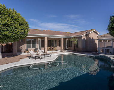 4707 E Robin Lane - Photo Thumbnail 13