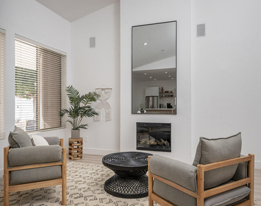 4707 E Robin Lane - Photo Thumbnail 4
