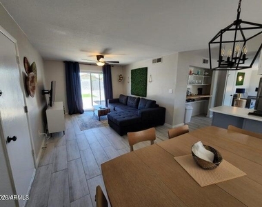 630 E Julie Drive - Photo Thumbnail 7