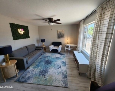 630 E Julie Drive - Photo Thumbnail 3