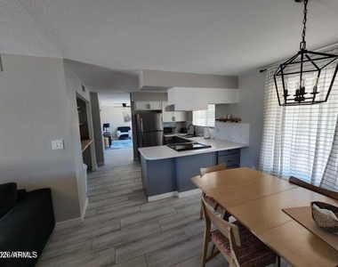 630 E Julie Drive - Photo Thumbnail 4