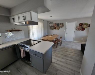630 E Julie Drive - Photo Thumbnail 5