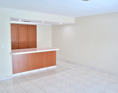 4209 Ne 21st Avenue - Photo Thumbnail 2