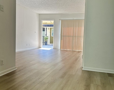 11606 Royal Palm Boulevard - Photo Thumbnail 4