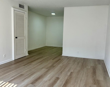 11606 Royal Palm Boulevard - Photo Thumbnail 2