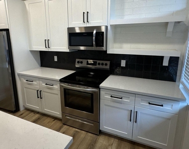 6626 E Cheery Lynn Road - Photo Thumbnail 5