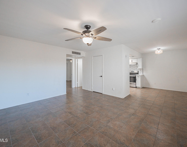 6008 W Augusta Avenue - Photo Thumbnail 7