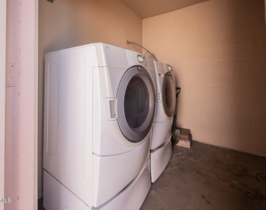 6008 W Augusta Avenue - Photo Thumbnail 18