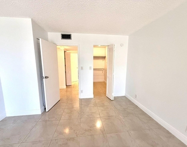 1000 Parkview Drive - Photo Thumbnail 17