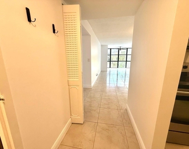 1000 Parkview Drive - Photo Thumbnail 11