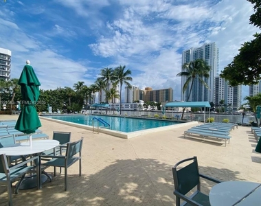 1000 Parkview Drive - Photo Thumbnail 2