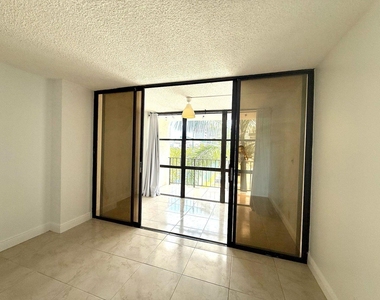 1000 Parkview Drive - Photo Thumbnail 19