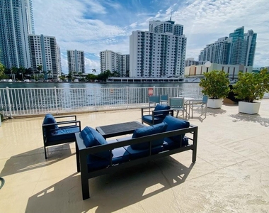 1000 Parkview Drive - Photo Thumbnail 7