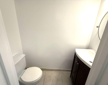 1000 Parkview Drive - Photo Thumbnail 12