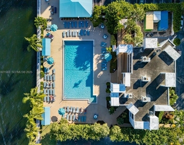1000 Parkview Drive - Photo Thumbnail 1