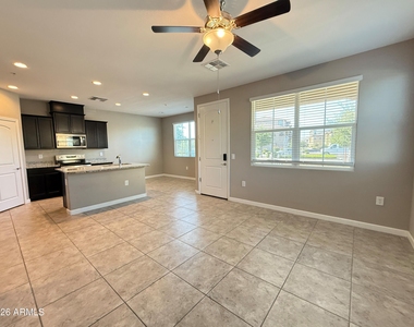 1255 N Arizona Avenue - Photo Thumbnail 3