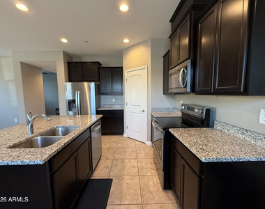 1255 N Arizona Avenue - Photo Thumbnail 4