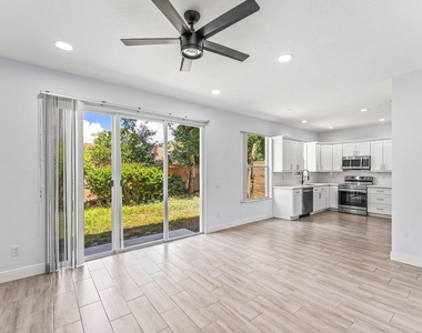 5477 Queenship Court - Photo Thumbnail 14