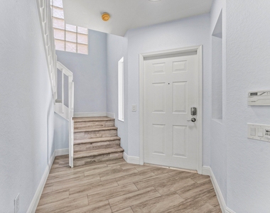 5477 Queenship Court - Photo Thumbnail 4