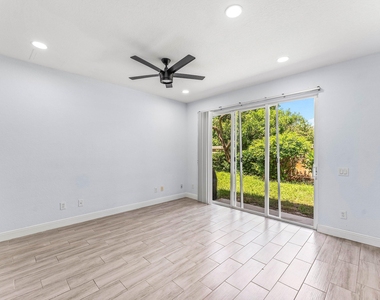 5477 Queenship Court - Photo Thumbnail 13