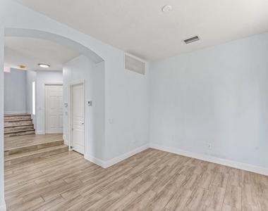 5477 Queenship Court - Photo Thumbnail 6