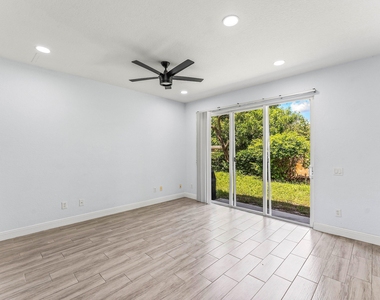5477 Queenship Court - Photo Thumbnail 15