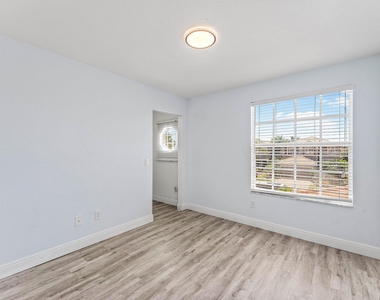 5477 Queenship Court - Photo Thumbnail 21