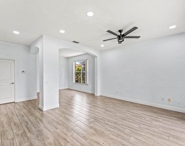 5477 Queenship Court - Photo Thumbnail 10