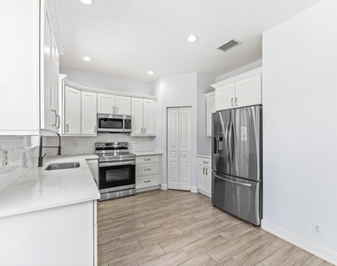 5477 Queenship Court - Photo Thumbnail 9