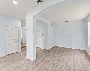 5477 Queenship Court - Photo Thumbnail 12