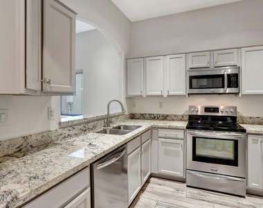 4533 N 22nd Street - Photo Thumbnail 15
