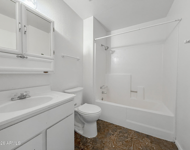 812 W Duke Drive - Photo Thumbnail 12
