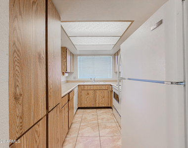 812 W Duke Drive - Photo Thumbnail 7