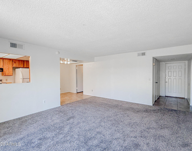812 W Duke Drive - Photo Thumbnail 4