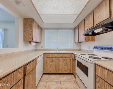 812 W Duke Drive - Photo Thumbnail 8