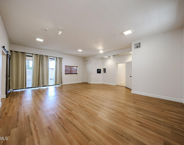 6228 E Pershing Avenue - Photo Thumbnail 5
