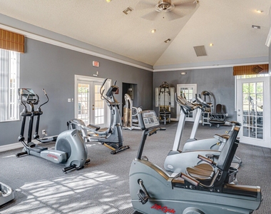 1068 N Benoist Farms Road - Photo Thumbnail 14