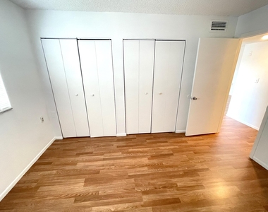 1068 N Benoist Farms Road - Photo Thumbnail 7