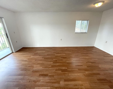 1068 N Benoist Farms Road - Photo Thumbnail 3