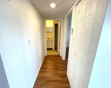 1068 N Benoist Farms Road - Photo Thumbnail 4