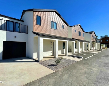 815 E Roma Avenue - Photo Thumbnail 21