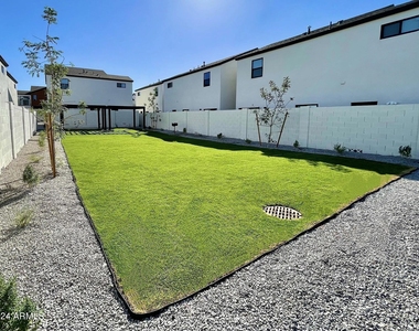 815 E Roma Avenue - Photo Thumbnail 25