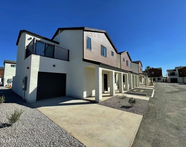 815 E Roma Avenue - Photo Thumbnail 20