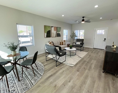 815 E Roma Avenue - Photo Thumbnail 3