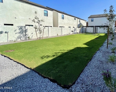 815 E Roma Avenue - Photo Thumbnail 24